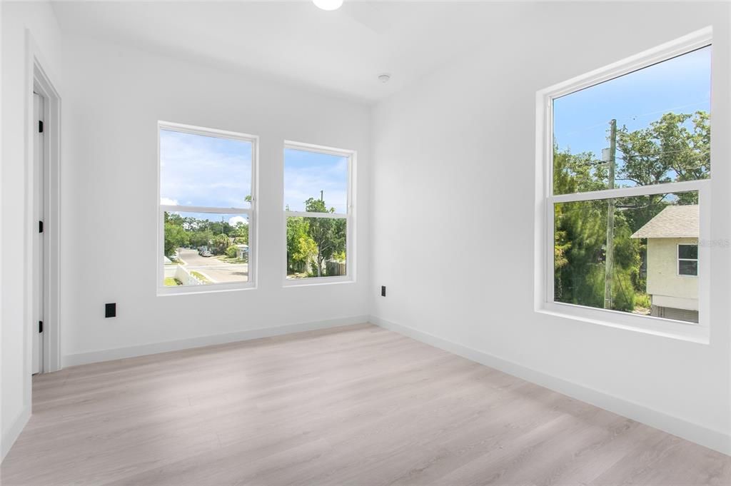For Sale: $489,000 (3 beds, 3 baths, 1616 Square Feet)