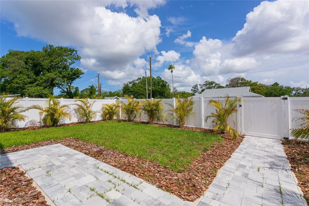 For Sale: $489,000 (3 beds, 3 baths, 1616 Square Feet)