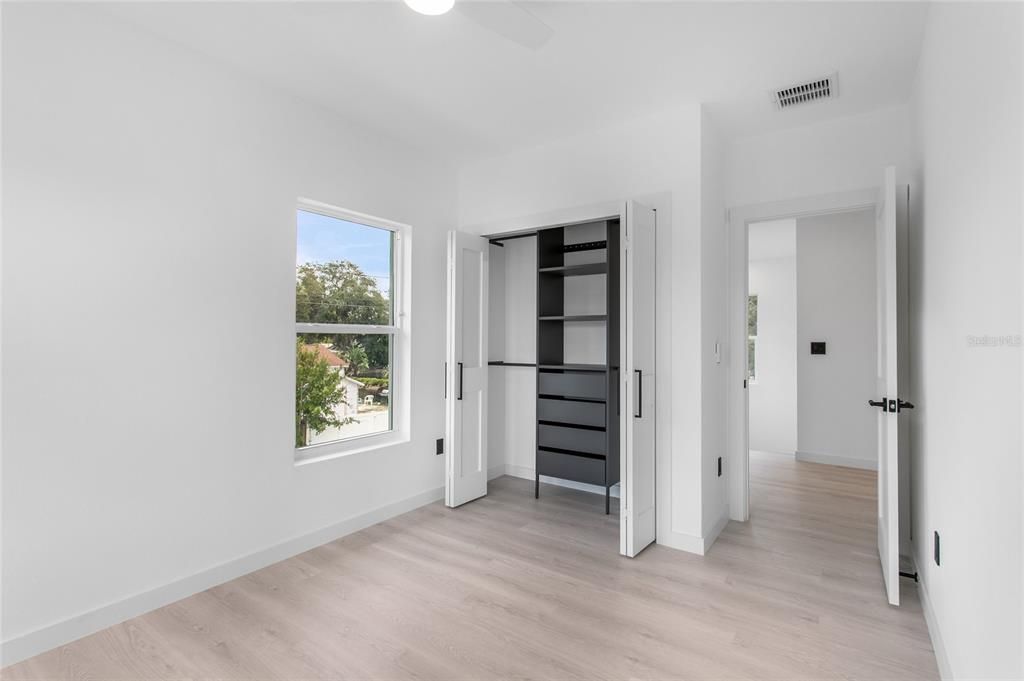 For Sale: $489,000 (3 beds, 3 baths, 1616 Square Feet)