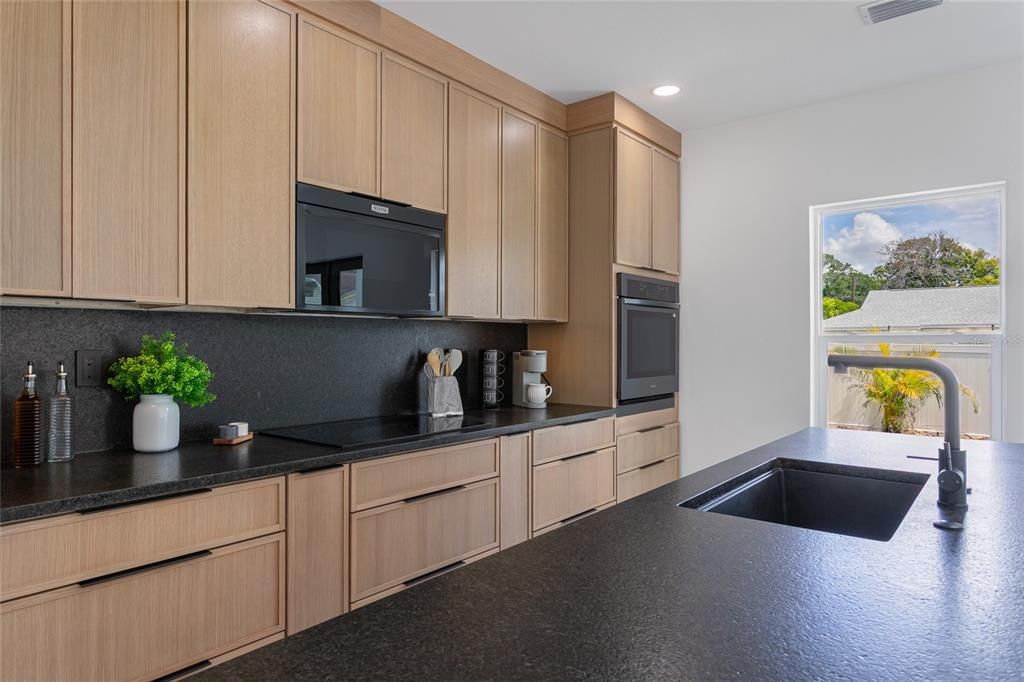 For Sale: $489,000 (3 beds, 3 baths, 1616 Square Feet)