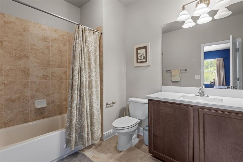 En Venta: $999,900 (5 camas, 3 baños, 3624 Pies cuadrados)