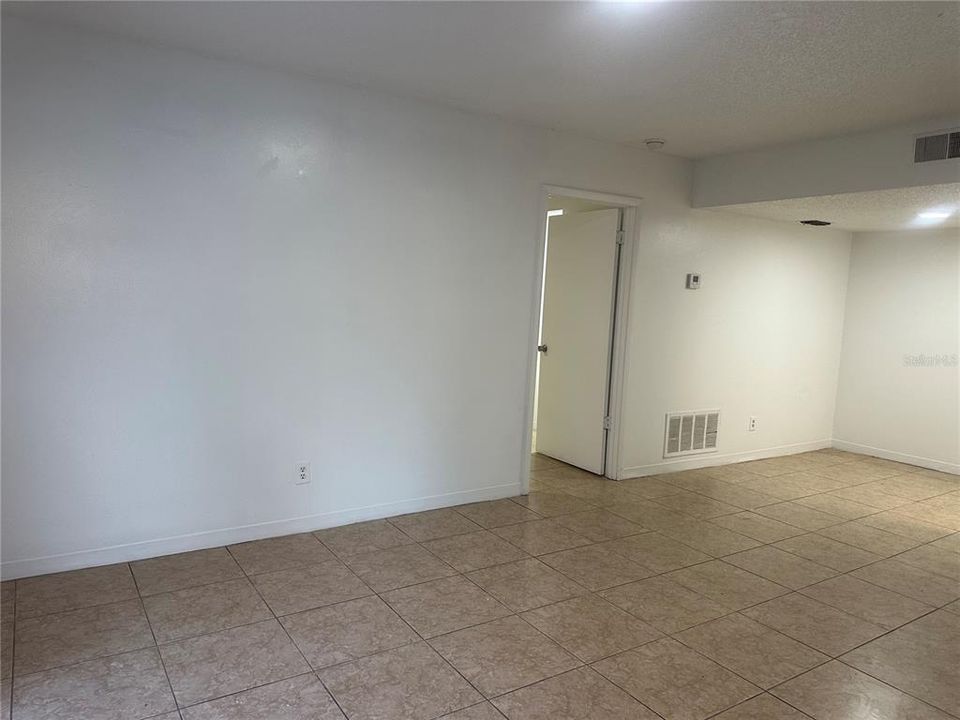 For Rent: $1,800 (2 beds, 2 baths, 960 Square Feet)