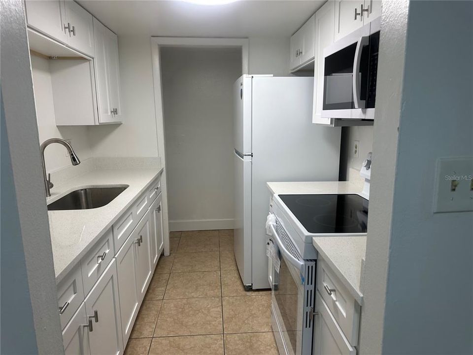 For Rent: $1,800 (2 beds, 2 baths, 960 Square Feet)