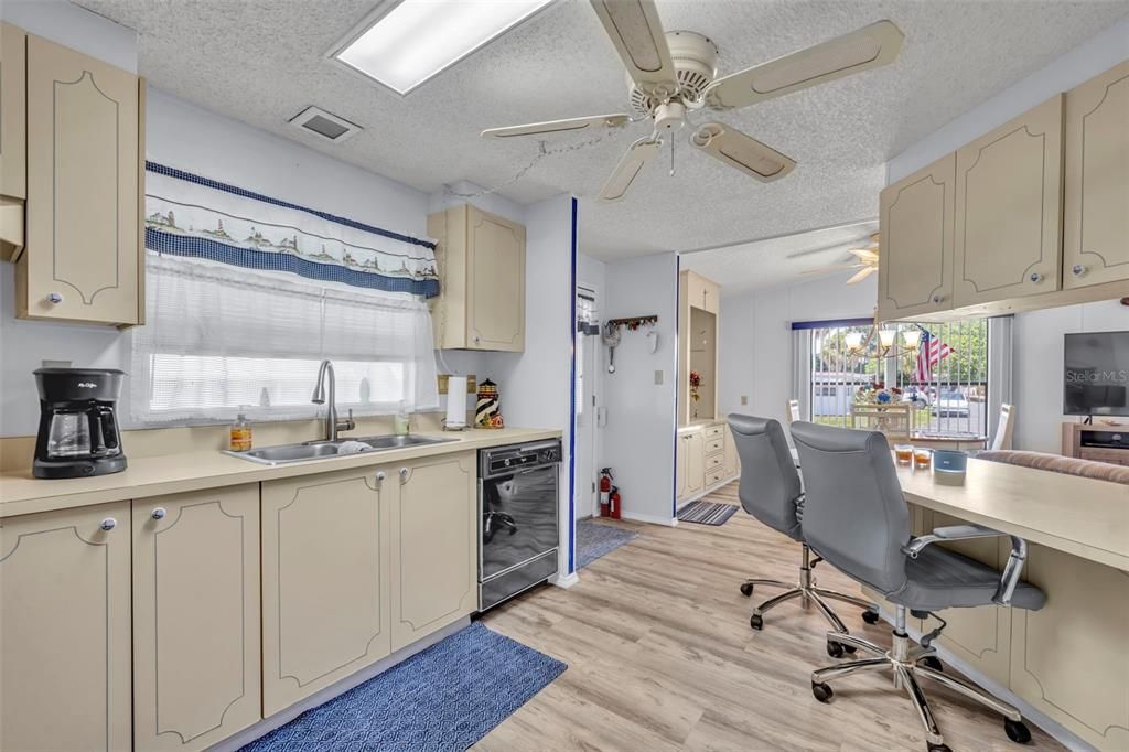 For Sale: $125,000 (2 beds, 2 baths, 1100 Square Feet)