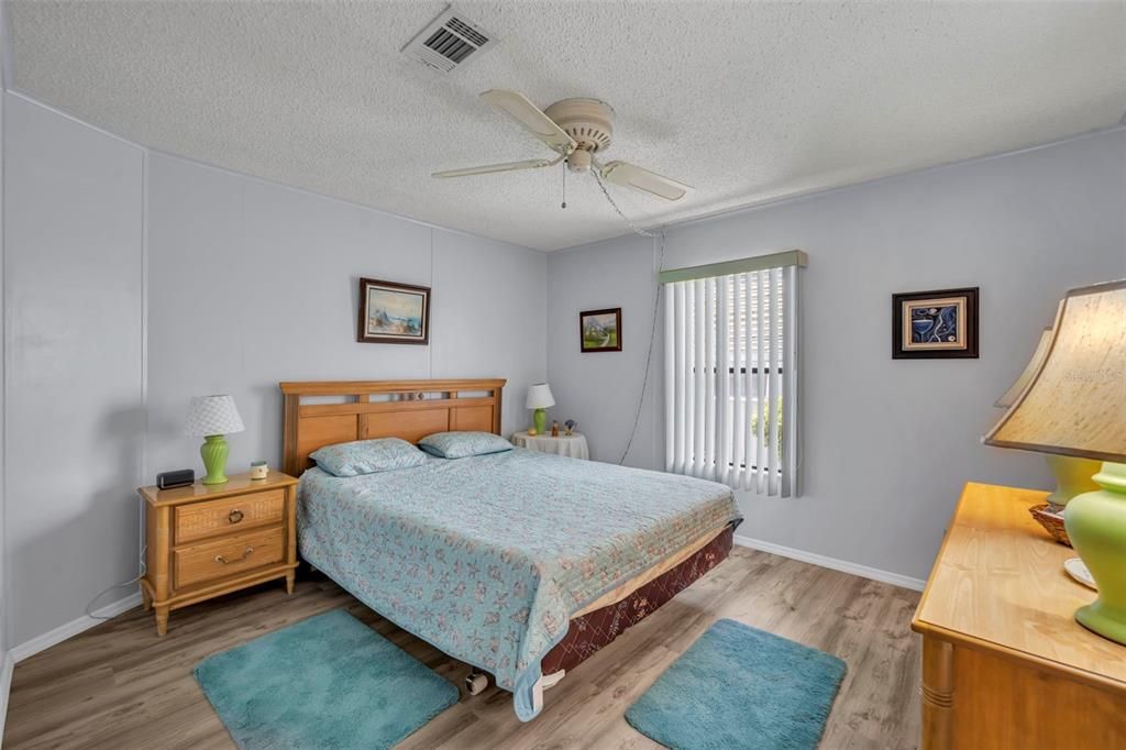 For Sale: $125,000 (2 beds, 2 baths, 1100 Square Feet)