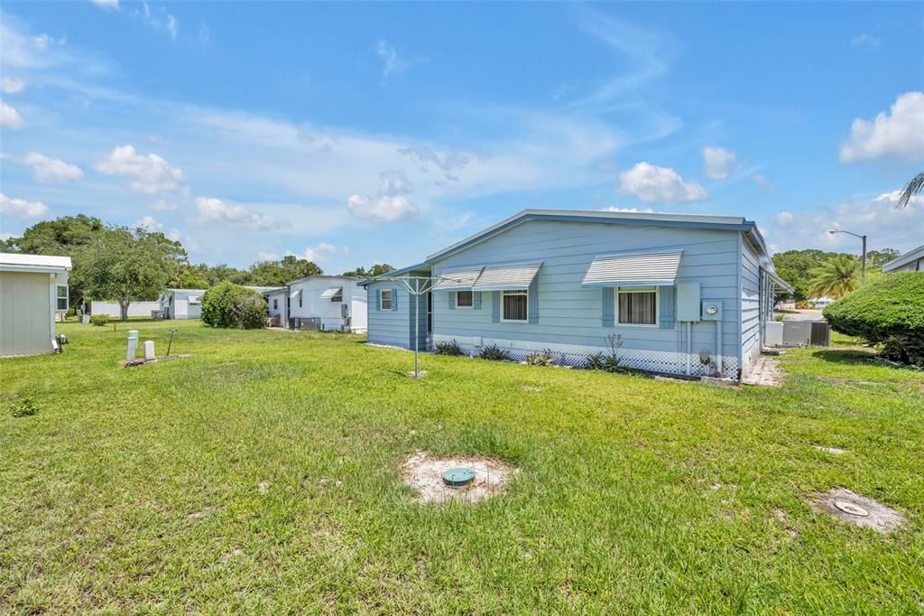 For Sale: $125,000 (2 beds, 2 baths, 1100 Square Feet)