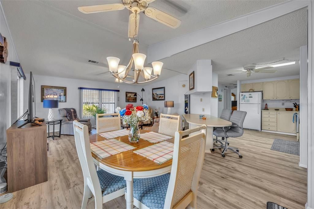 For Sale: $125,000 (2 beds, 2 baths, 1100 Square Feet)