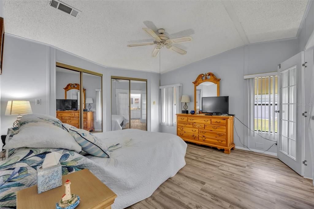 For Sale: $125,000 (2 beds, 2 baths, 1100 Square Feet)