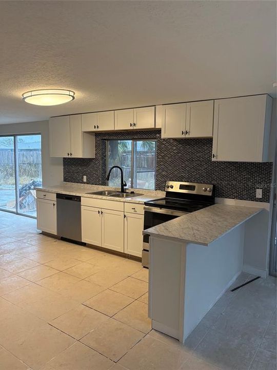 En Venta: $265,000 (3 camas, 2 baños, 1348 Pies cuadrados)