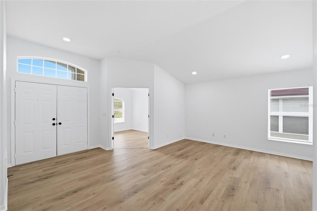 En Venta: $349,000 (4 camas, 3 baños, 1865 Pies cuadrados)