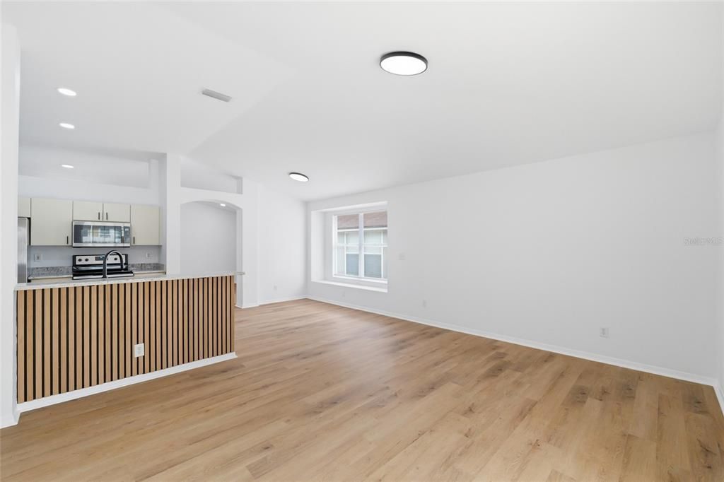 En Venta: $349,000 (4 camas, 3 baños, 1865 Pies cuadrados)