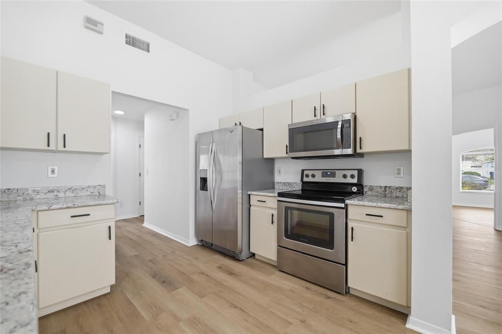 En Venta: $349,000 (4 camas, 3 baños, 1865 Pies cuadrados)