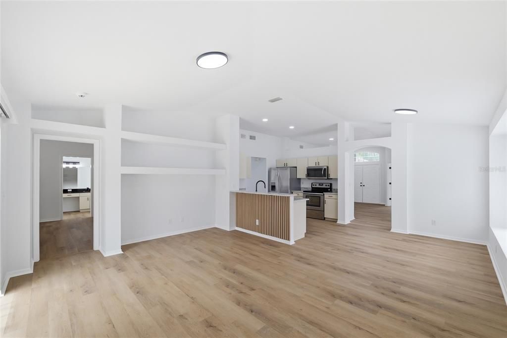 En Venta: $349,000 (4 camas, 3 baños, 1865 Pies cuadrados)