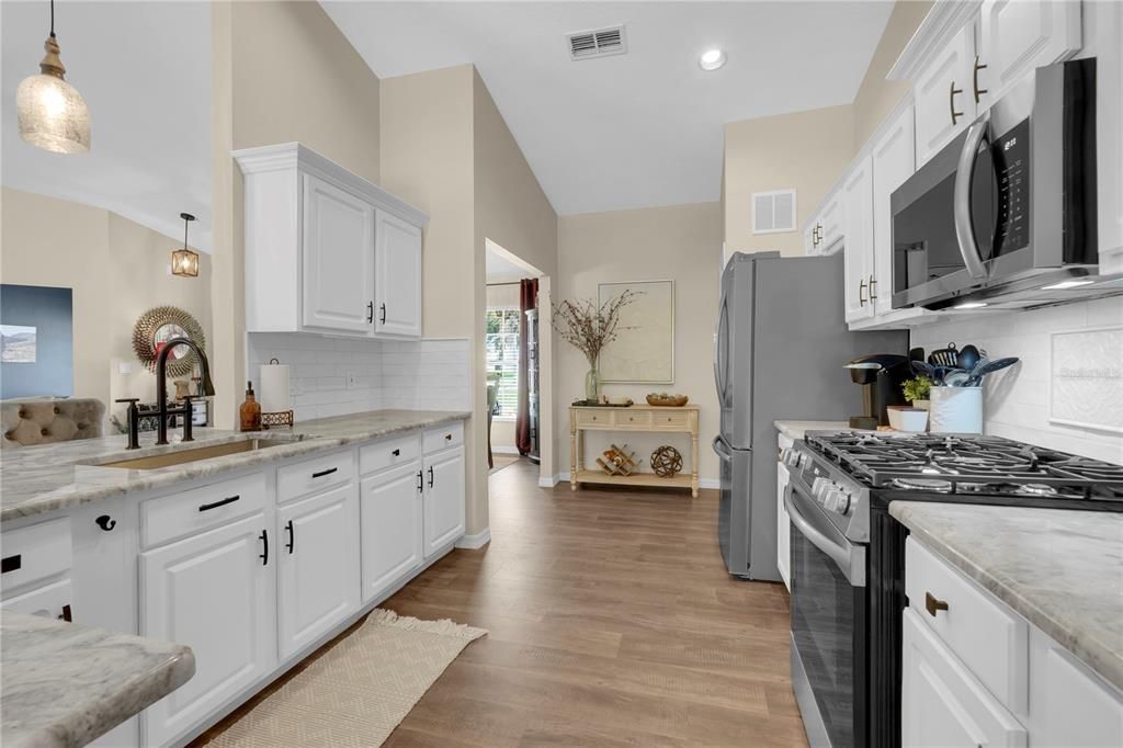 For Sale: $450,000 (3 beds, 2 baths, 1873 Square Feet)