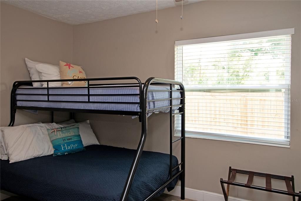 For Rent: $2,000 (3 beds, 1 baths, 1200 Square Feet)