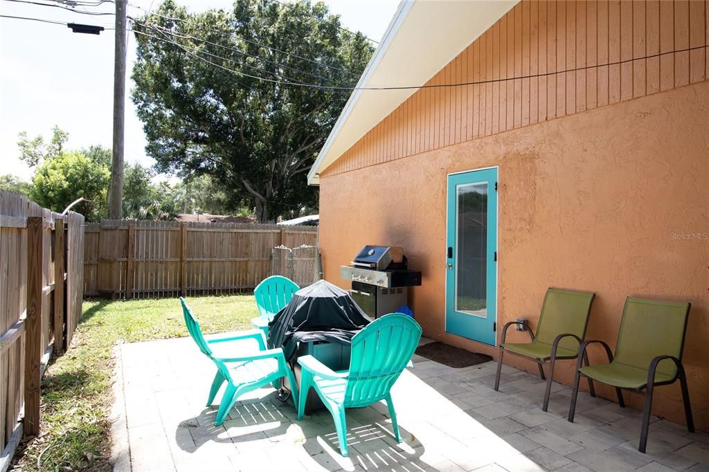For Rent: $2,000 (3 beds, 1 baths, 1200 Square Feet)