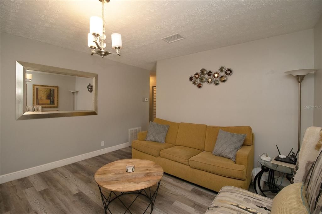 For Rent: $2,000 (3 beds, 1 baths, 1200 Square Feet)