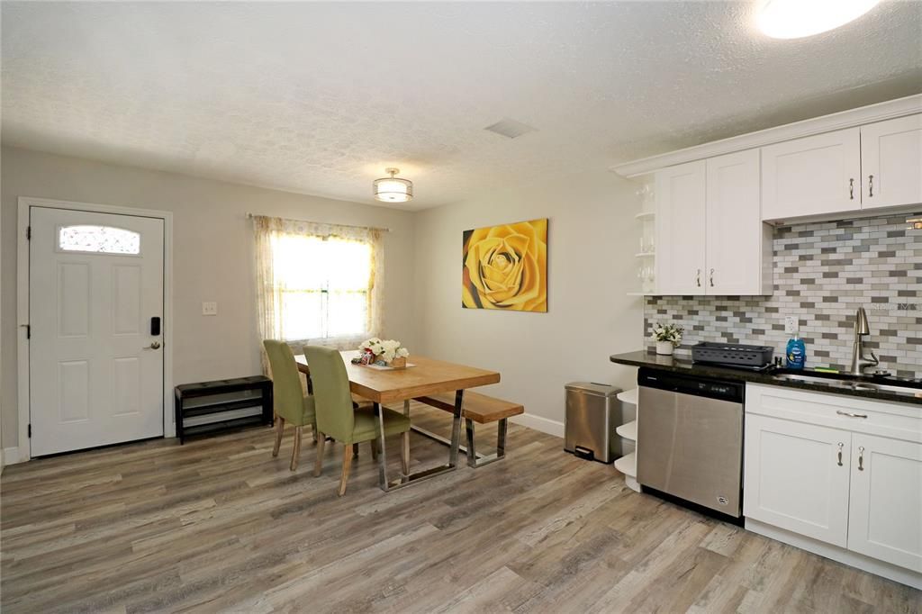 For Rent: $2,000 (3 beds, 1 baths, 1200 Square Feet)
