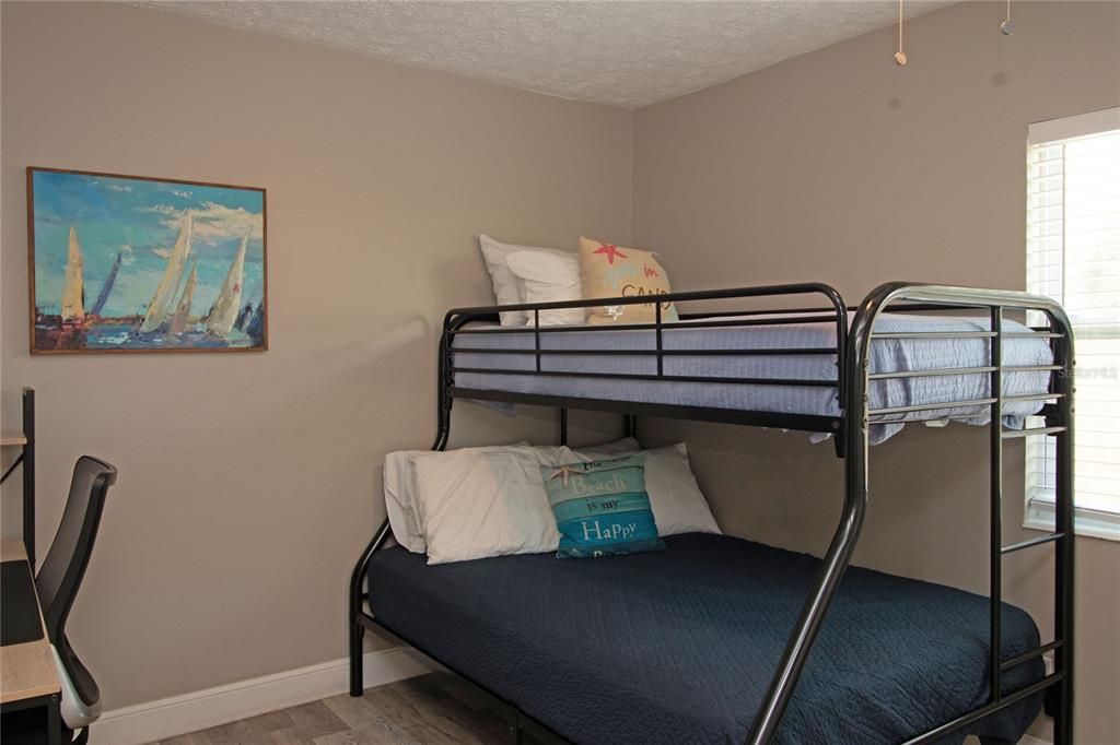 For Rent: $2,000 (3 beds, 1 baths, 1200 Square Feet)