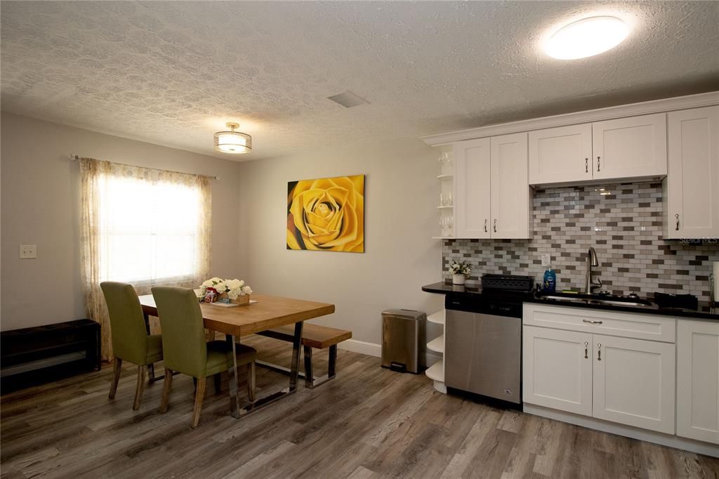 For Rent: $2,000 (3 beds, 1 baths, 1200 Square Feet)