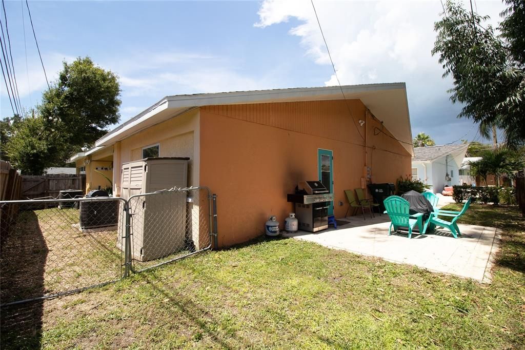 For Rent: $2,000 (3 beds, 1 baths, 1200 Square Feet)