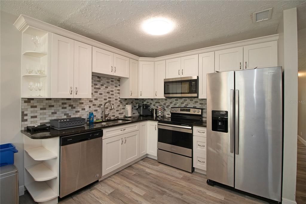For Rent: $2,000 (3 beds, 1 baths, 1200 Square Feet)