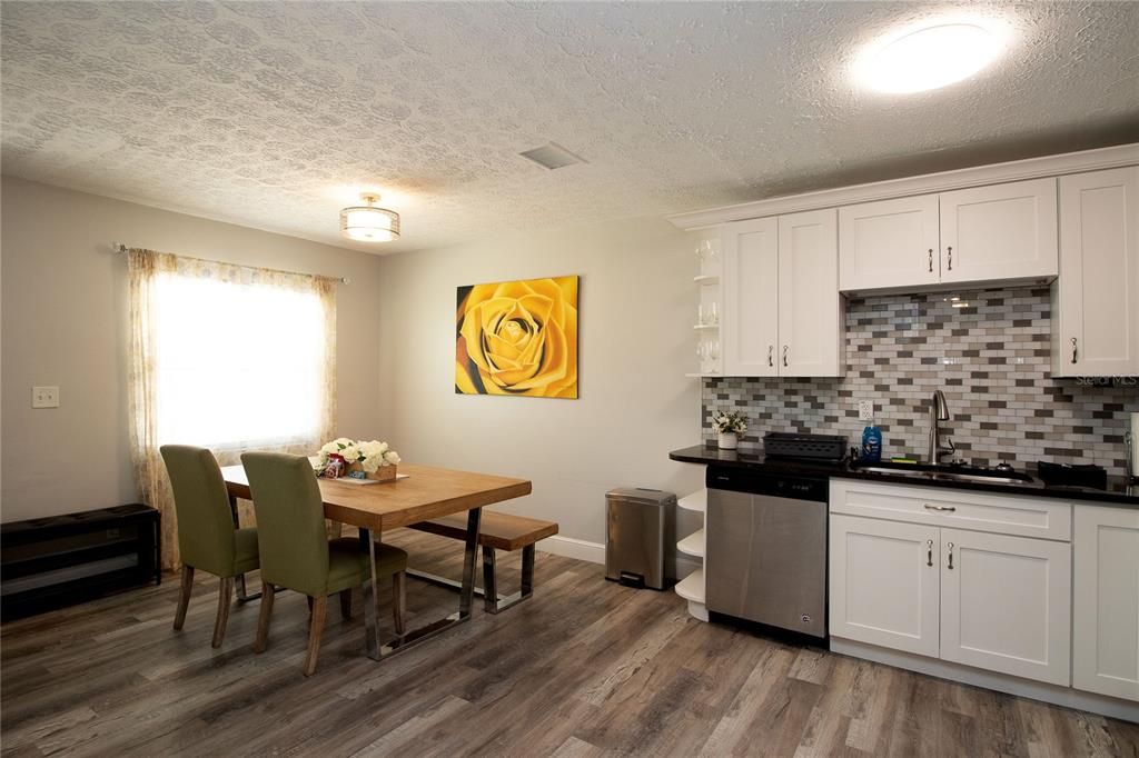 For Rent: $2,000 (3 beds, 1 baths, 1200 Square Feet)