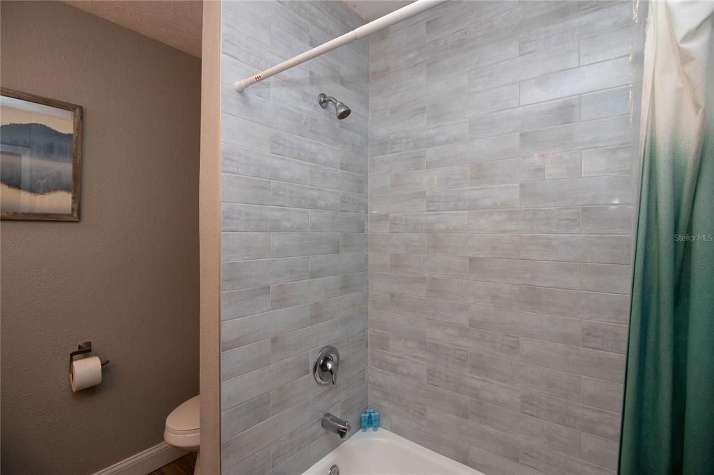 For Rent: $2,000 (3 beds, 1 baths, 1200 Square Feet)