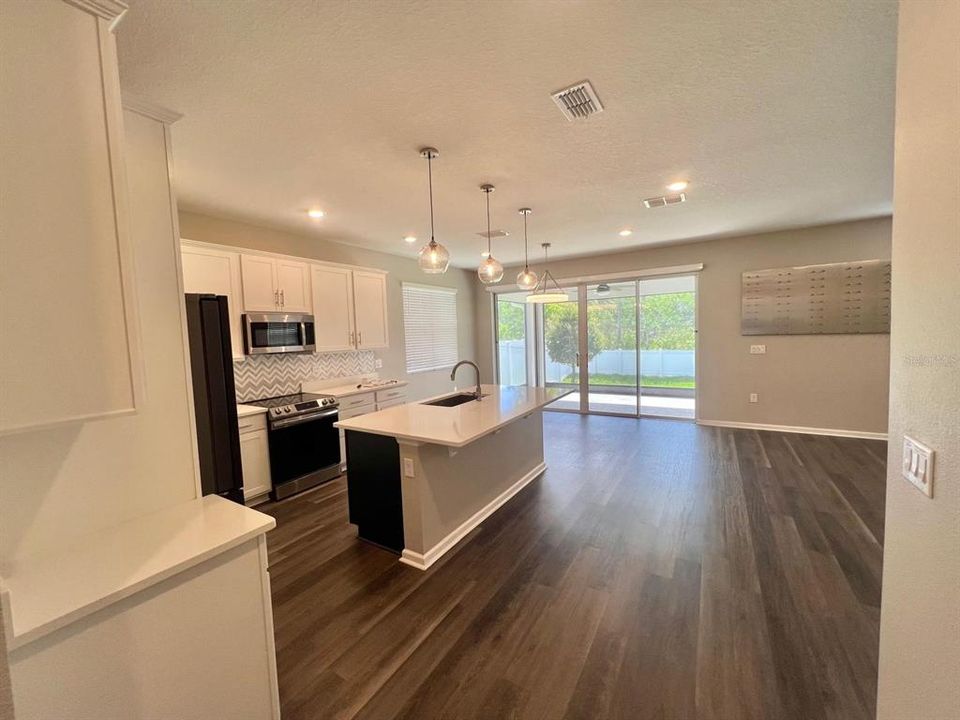 Active With Contract: $2,895 (4 beds, 2 baths, 2791 Square Feet)