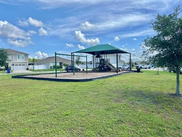 Active With Contract: $2,895 (4 beds, 2 baths, 2791 Square Feet)