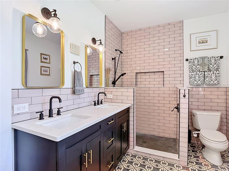 En Venta: $525,000 (4 camas, 2 baños, 1430 Pies cuadrados)