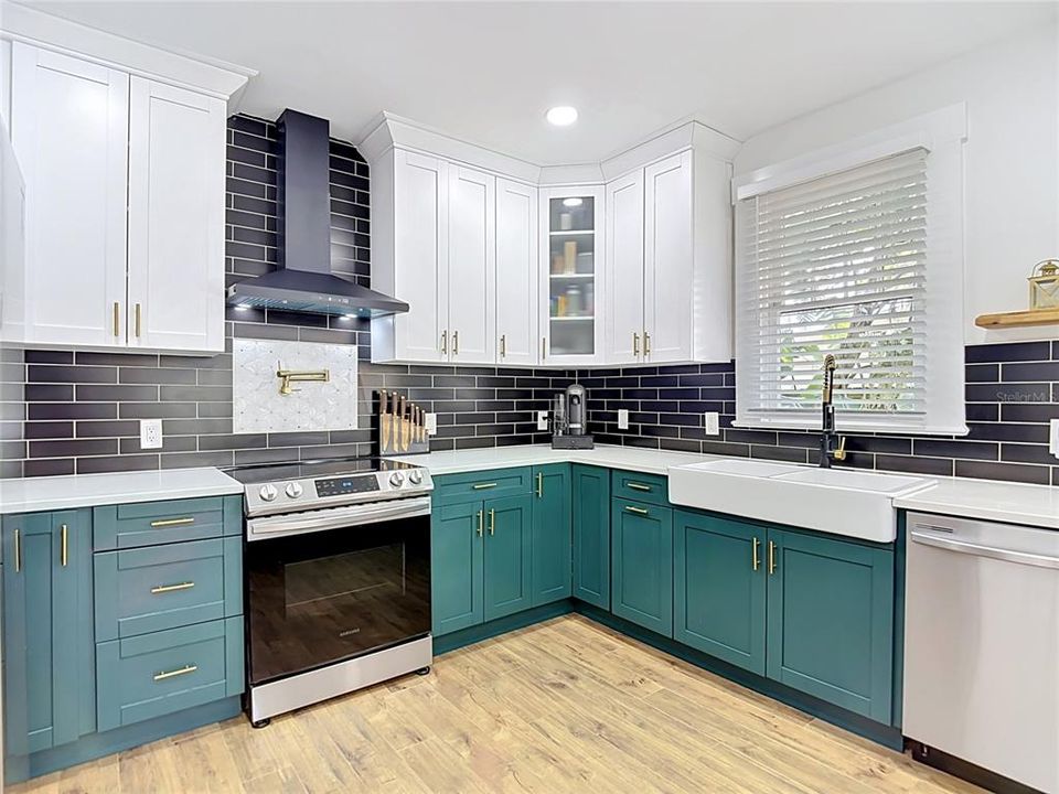 En Venta: $525,000 (4 camas, 2 baños, 1430 Pies cuadrados)