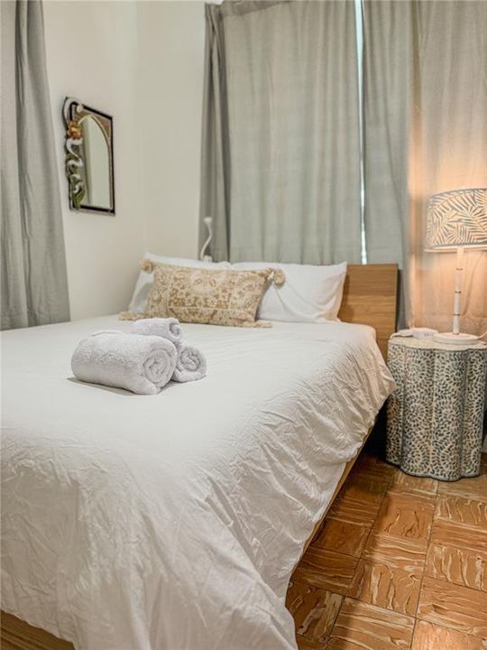 For Sale: $1,219,000 (6 beds, 2 baths, 1147 Square Feet)