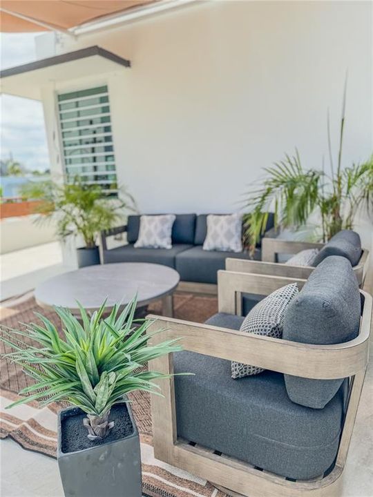 For Sale: $1,219,000 (6 beds, 2 baths, 1147 Square Feet)