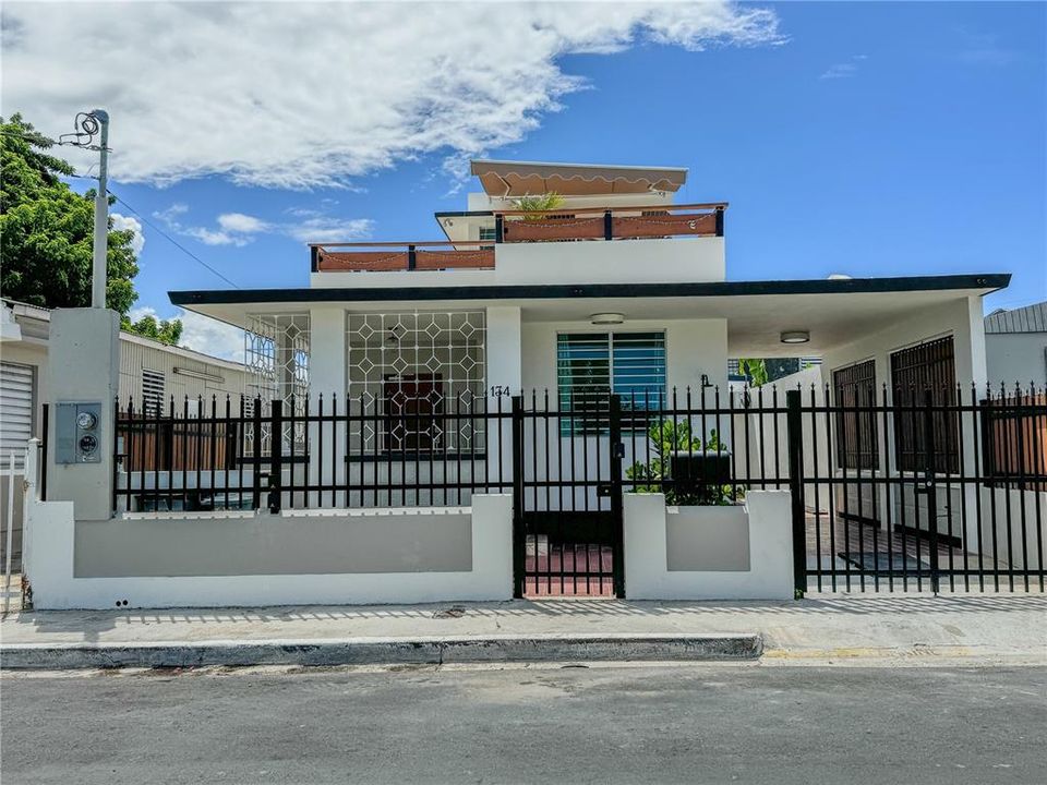 For Sale: $1,219,000 (6 beds, 2 baths, 1147 Square Feet)