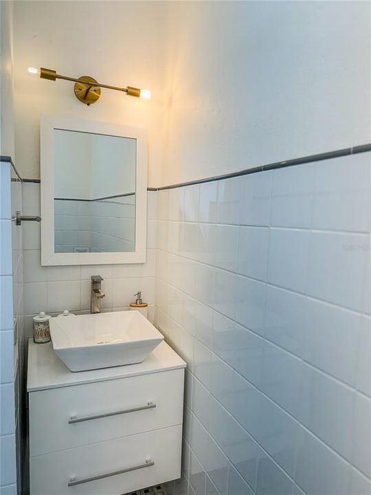 For Sale: $1,219,000 (6 beds, 2 baths, 1147 Square Feet)