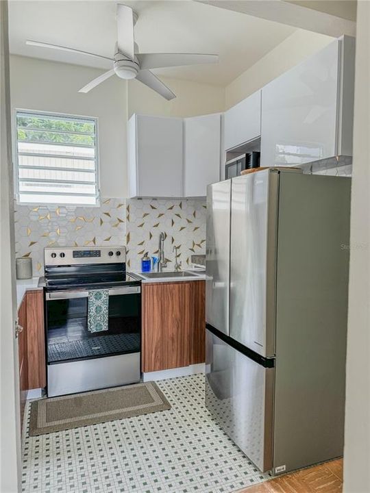 For Sale: $1,219,000 (6 beds, 2 baths, 1147 Square Feet)