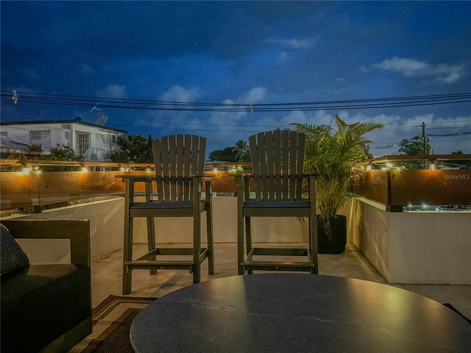 For Sale: $1,219,000 (6 beds, 2 baths, 1147 Square Feet)