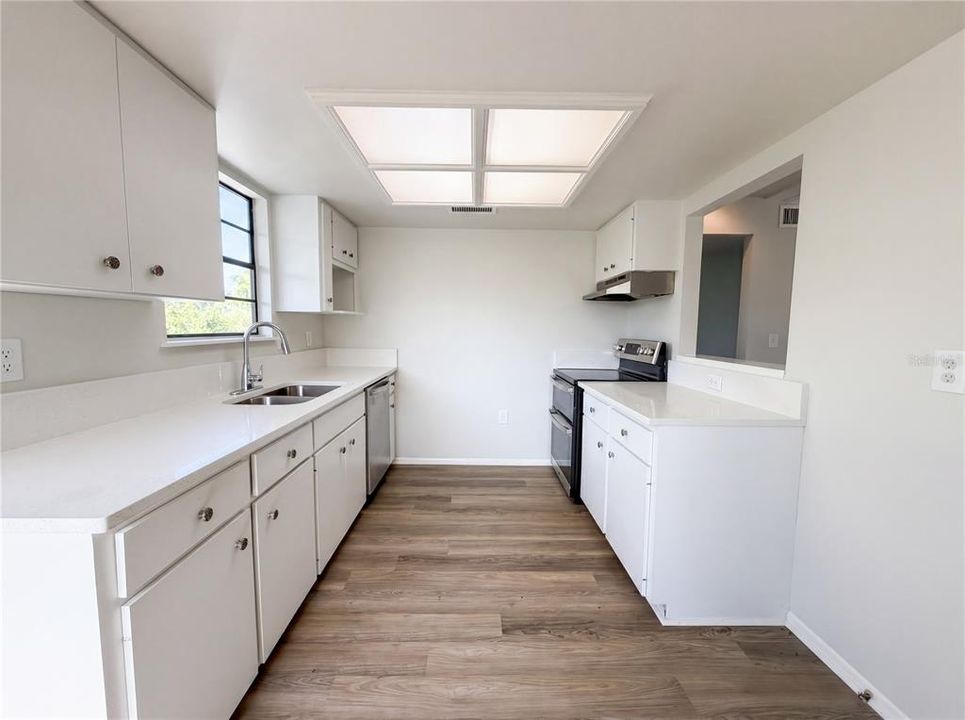 For Sale: $305,000 (3 beds, 2 baths, 1385 Square Feet)