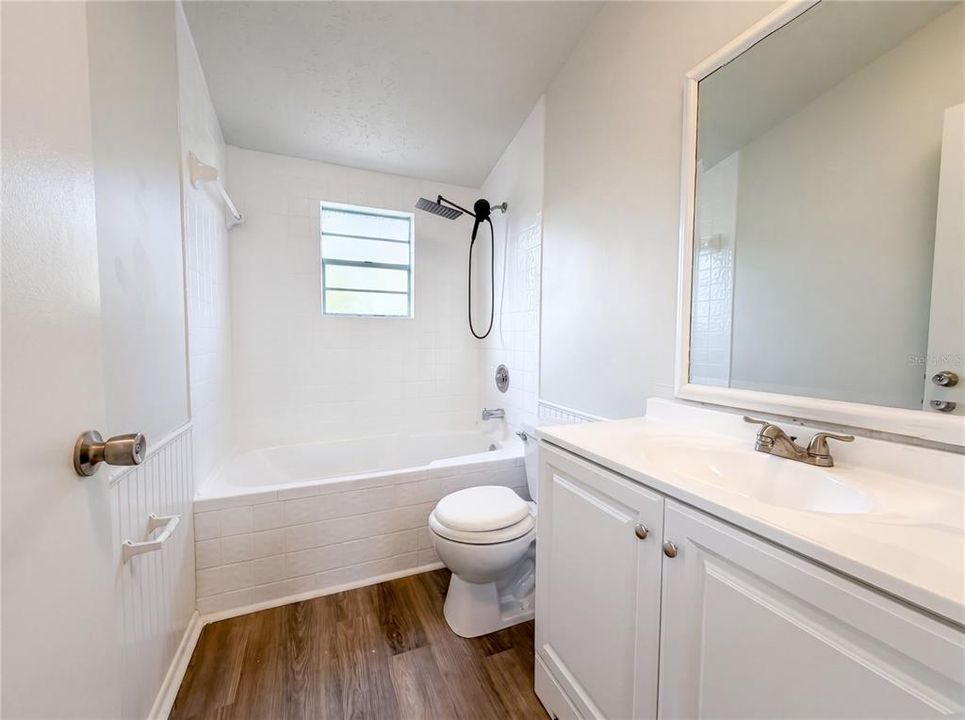 For Sale: $305,000 (3 beds, 2 baths, 1385 Square Feet)