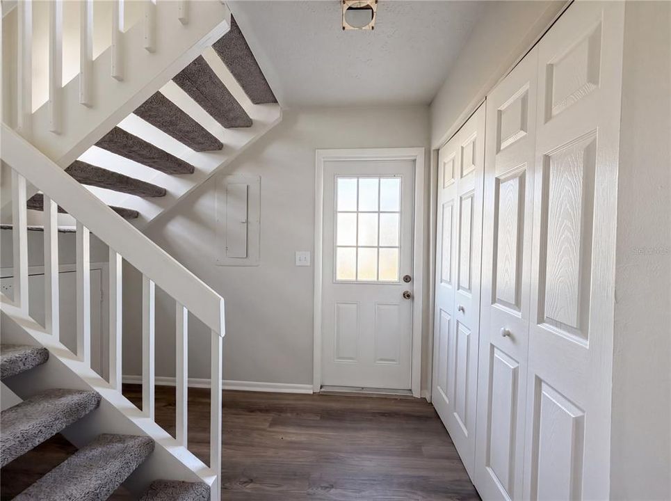 For Sale: $305,000 (3 beds, 2 baths, 1385 Square Feet)