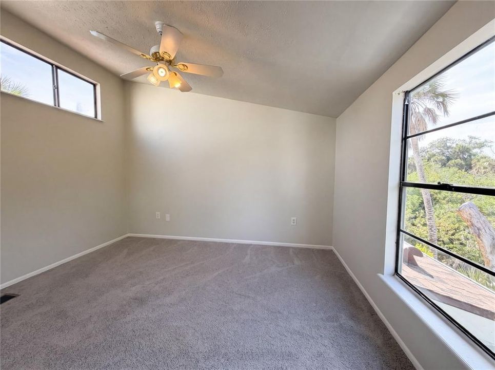 For Sale: $305,000 (3 beds, 2 baths, 1385 Square Feet)