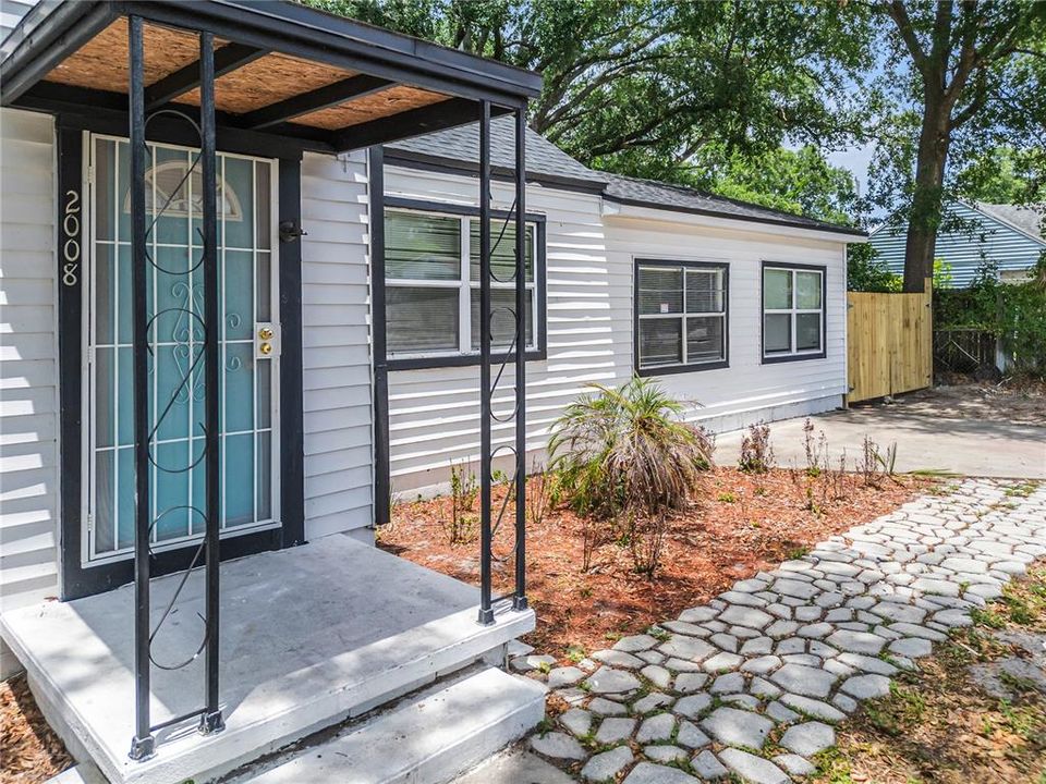 For Rent: $2,599 (3 beds, 2 baths, 1328 Square Feet)