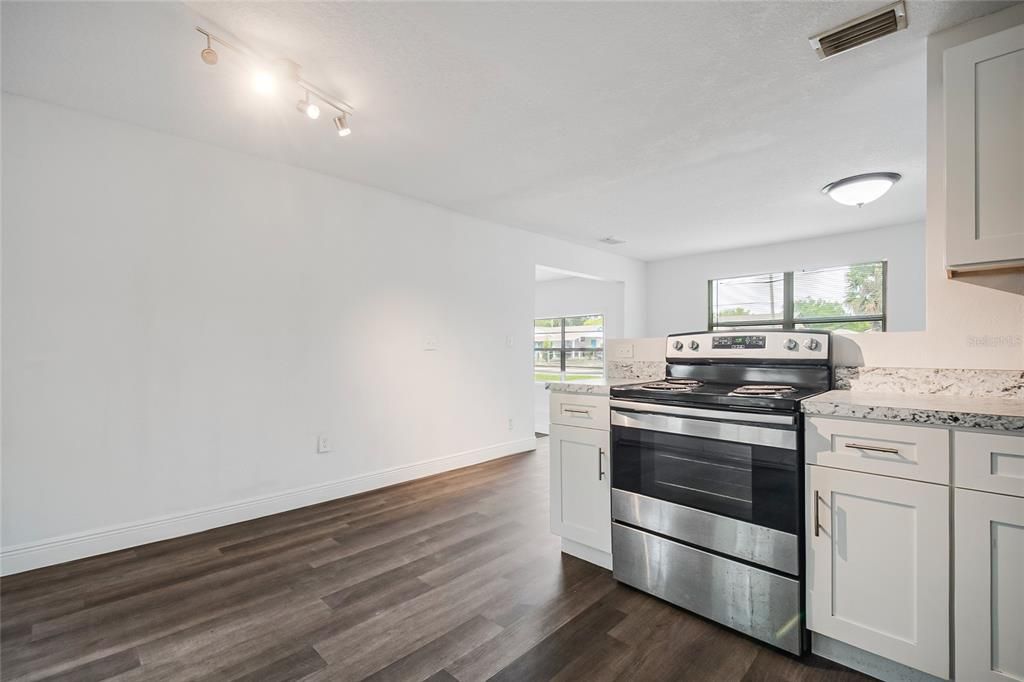 В аренду: $2,299 (3 спален, 2 ванн, 1328 Квадратных фут)
