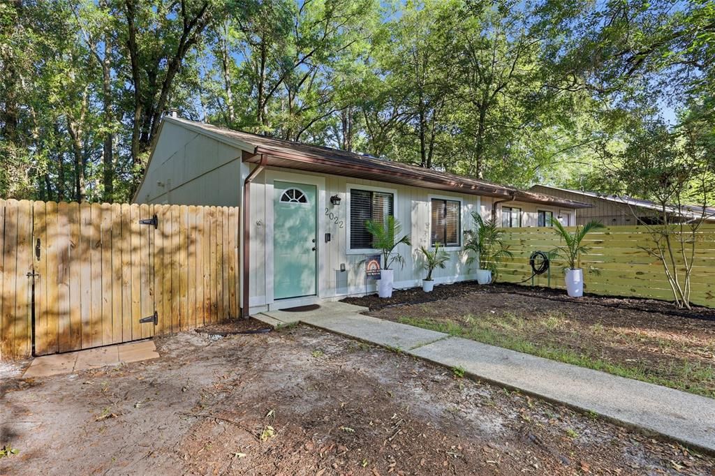 For Sale: $179,900 (3 beds, 2 baths, 976 Square Feet)
