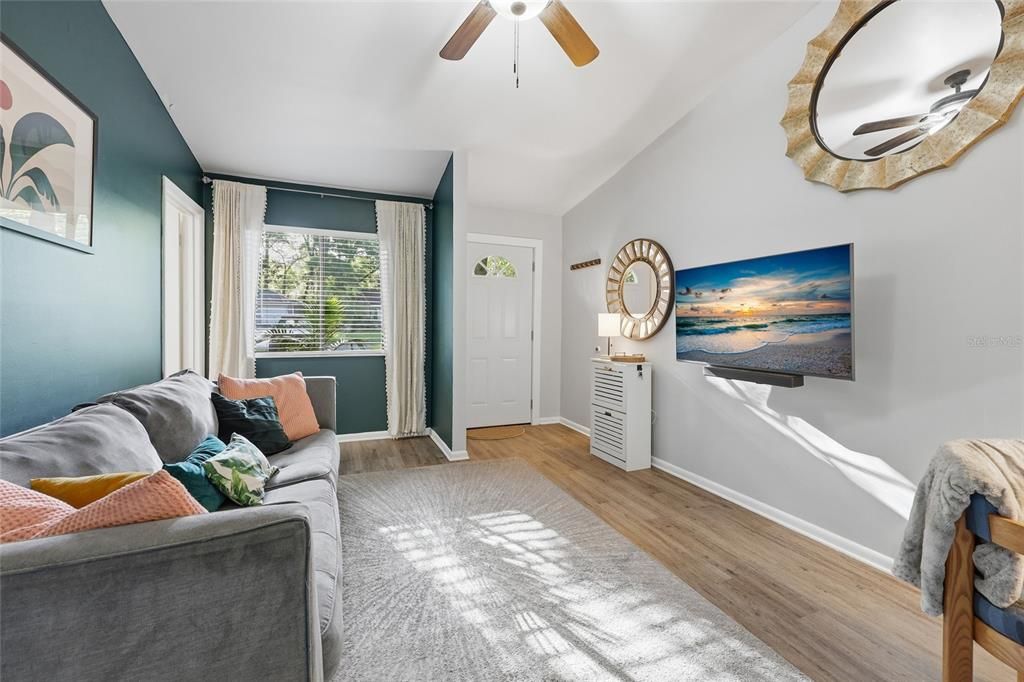 For Sale: $179,900 (3 beds, 2 baths, 976 Square Feet)