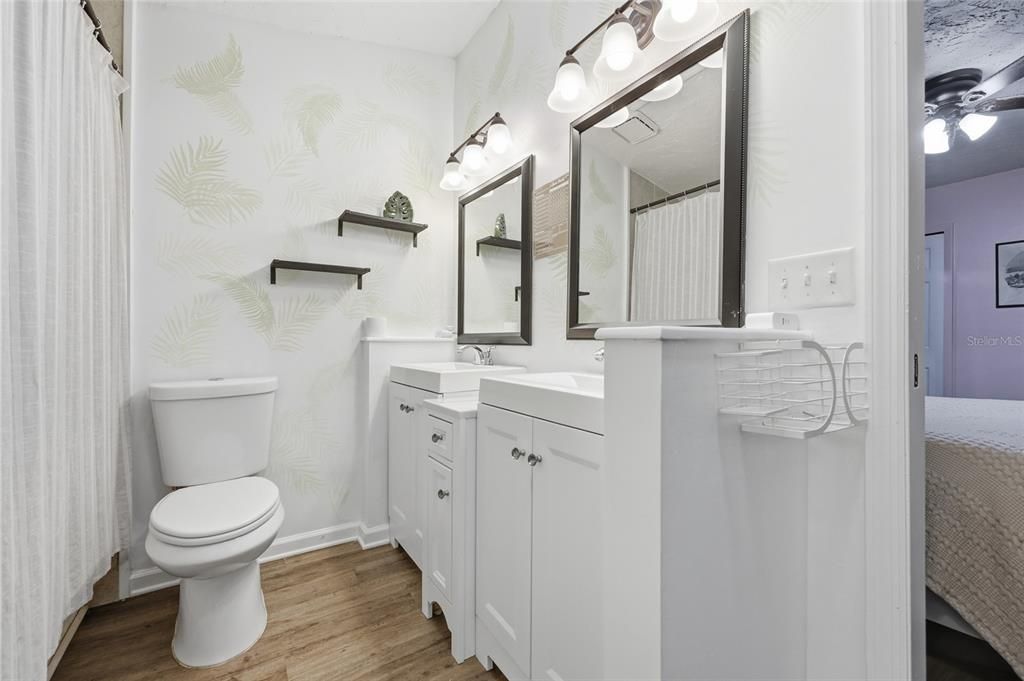 For Sale: $179,900 (3 beds, 2 baths, 976 Square Feet)