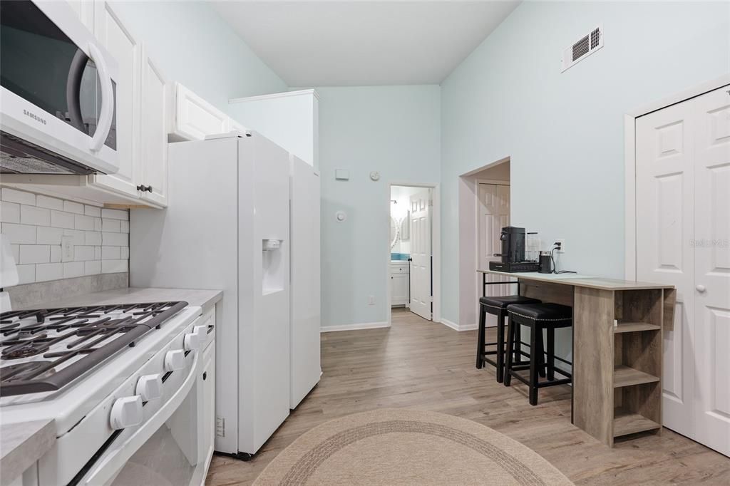 For Sale: $179,900 (3 beds, 2 baths, 976 Square Feet)