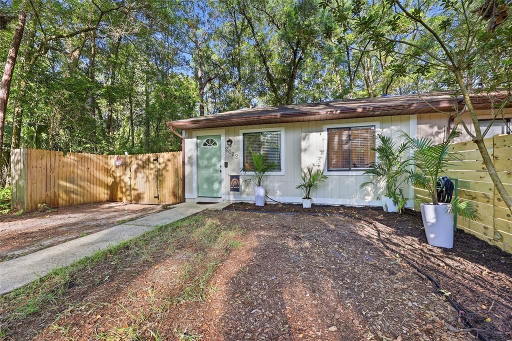For Sale: $179,900 (3 beds, 2 baths, 976 Square Feet)