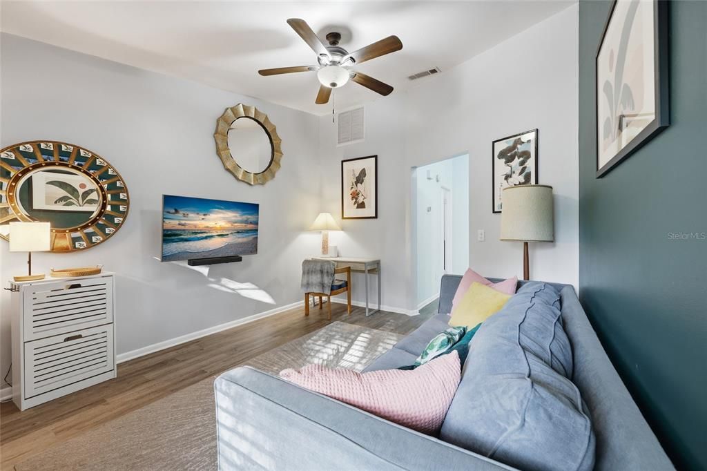 For Sale: $179,900 (3 beds, 2 baths, 976 Square Feet)